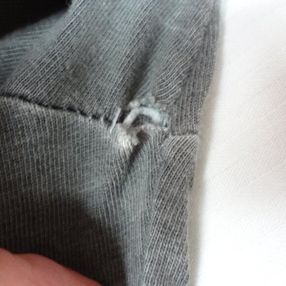 U2 THE JOSHUA TREE 2017 TOUR W/DATES - GRAY LARGE T-SHIRT L210 (HOLE C PICS) - Picture 10 of 12